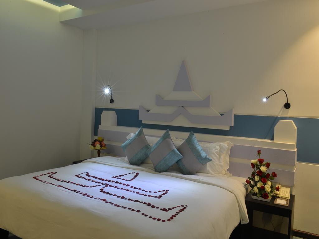 Hotel Marvel Мандалай Екстер'єр фото